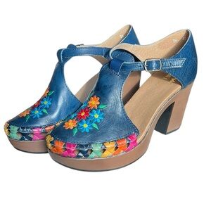 Millart 9/9.5 (26) Navy Blue Embroidered Stacked Heel Sandals